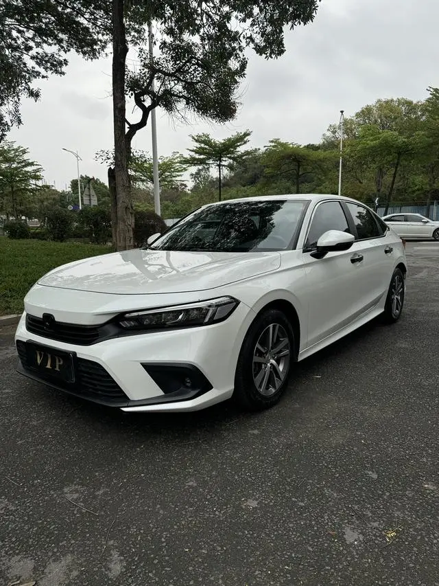 Honda Civic 240TURBO CVT Momentum Edition