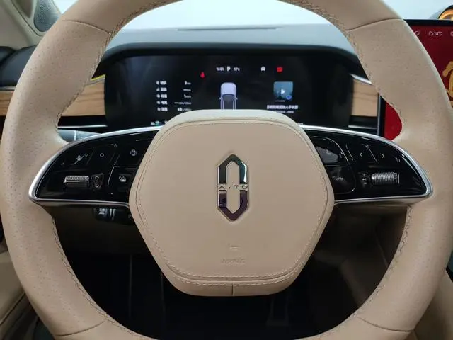 AITO Ask the world M5 Extended range Max RS four-wheel drive high-end smart driving version