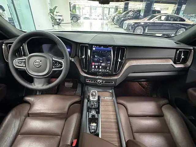Volvo Volvo XC60 PHEV T8 four-wheel drive long battery life Zhiyuan Deluxe Edition