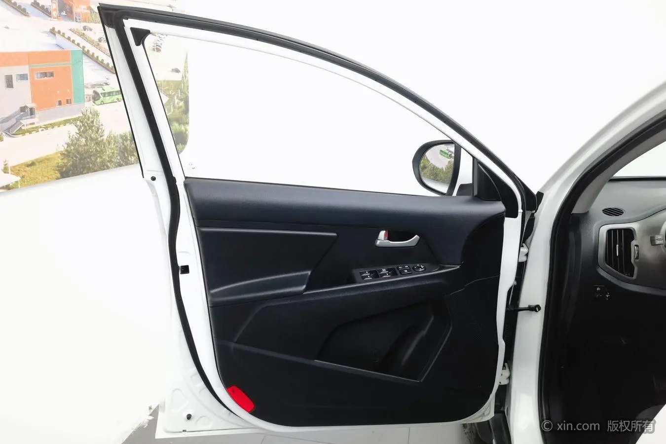 Kia Smart running 2.0L automatic two-wheel drive version GL