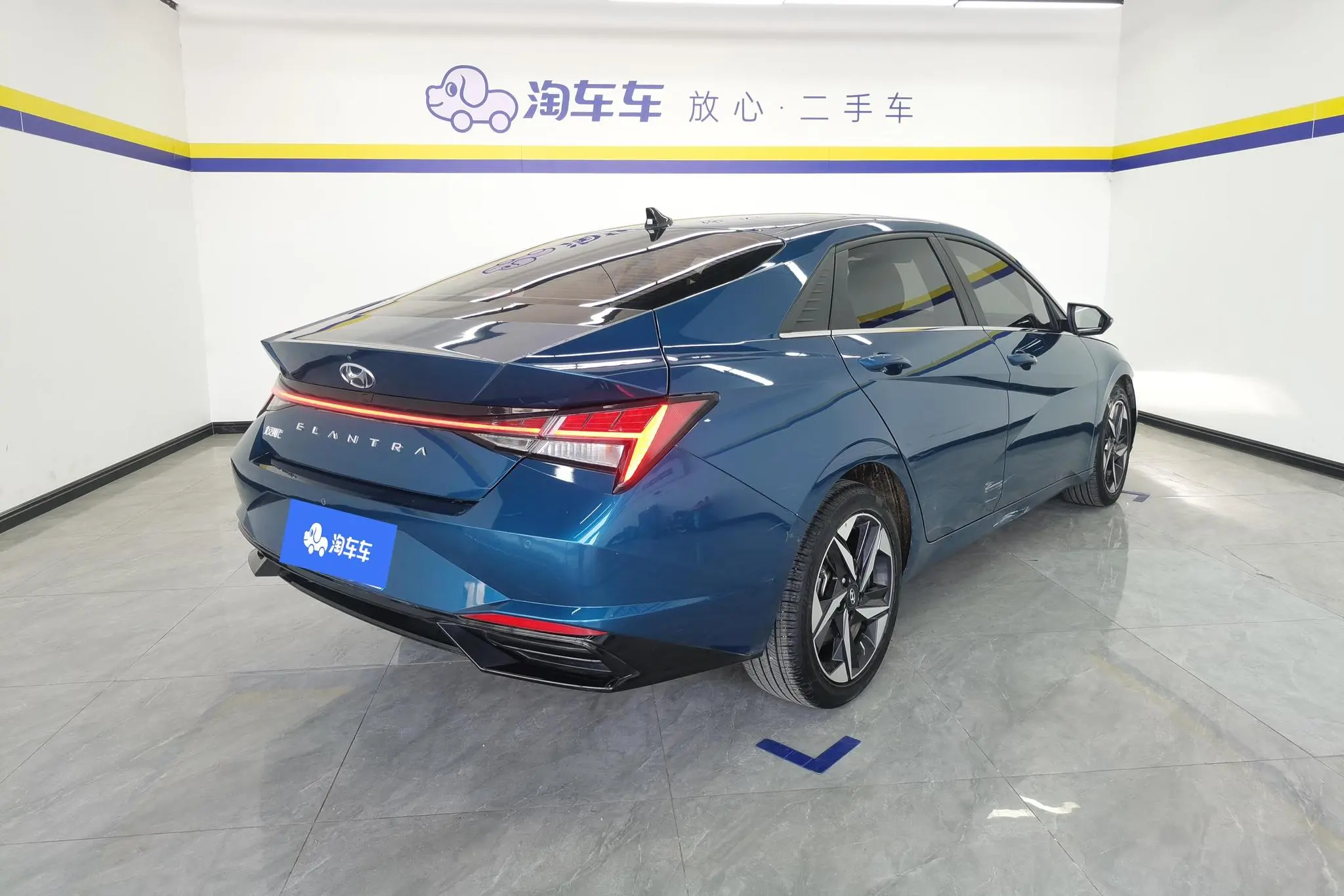 Hyundai Elantra 1.5L CVT LUX Premium Edition
