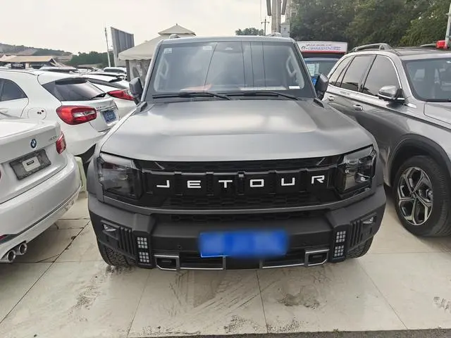 Chery Jetour Jet Traveler 2.0TD four-wheel drive through