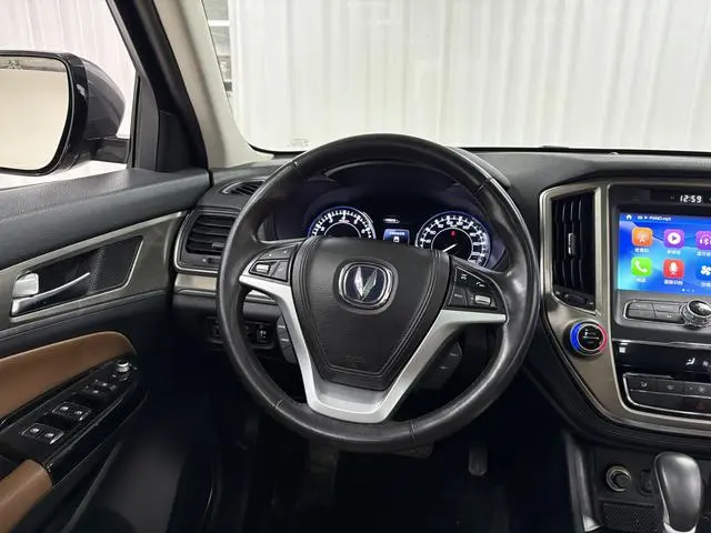 Changan Changan CS95 2.0T four-wheel drive Zhiyu Version
