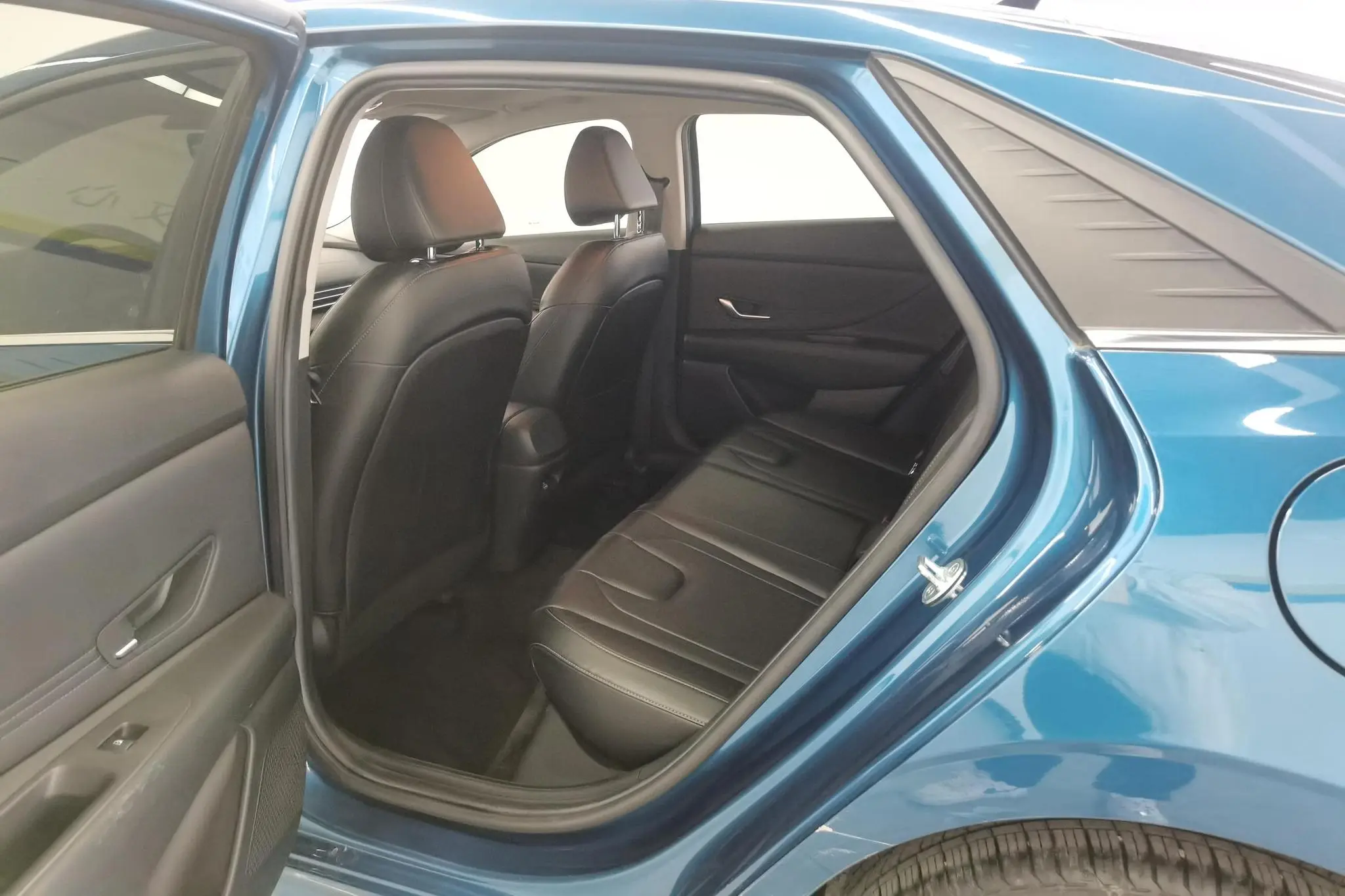 Hyundai Elantra 1.5L CVT LUX Premium Edition