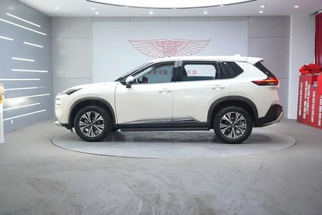 Nissan Qijun VC-Turbo 300 CVT 4WD Deluxe Edition