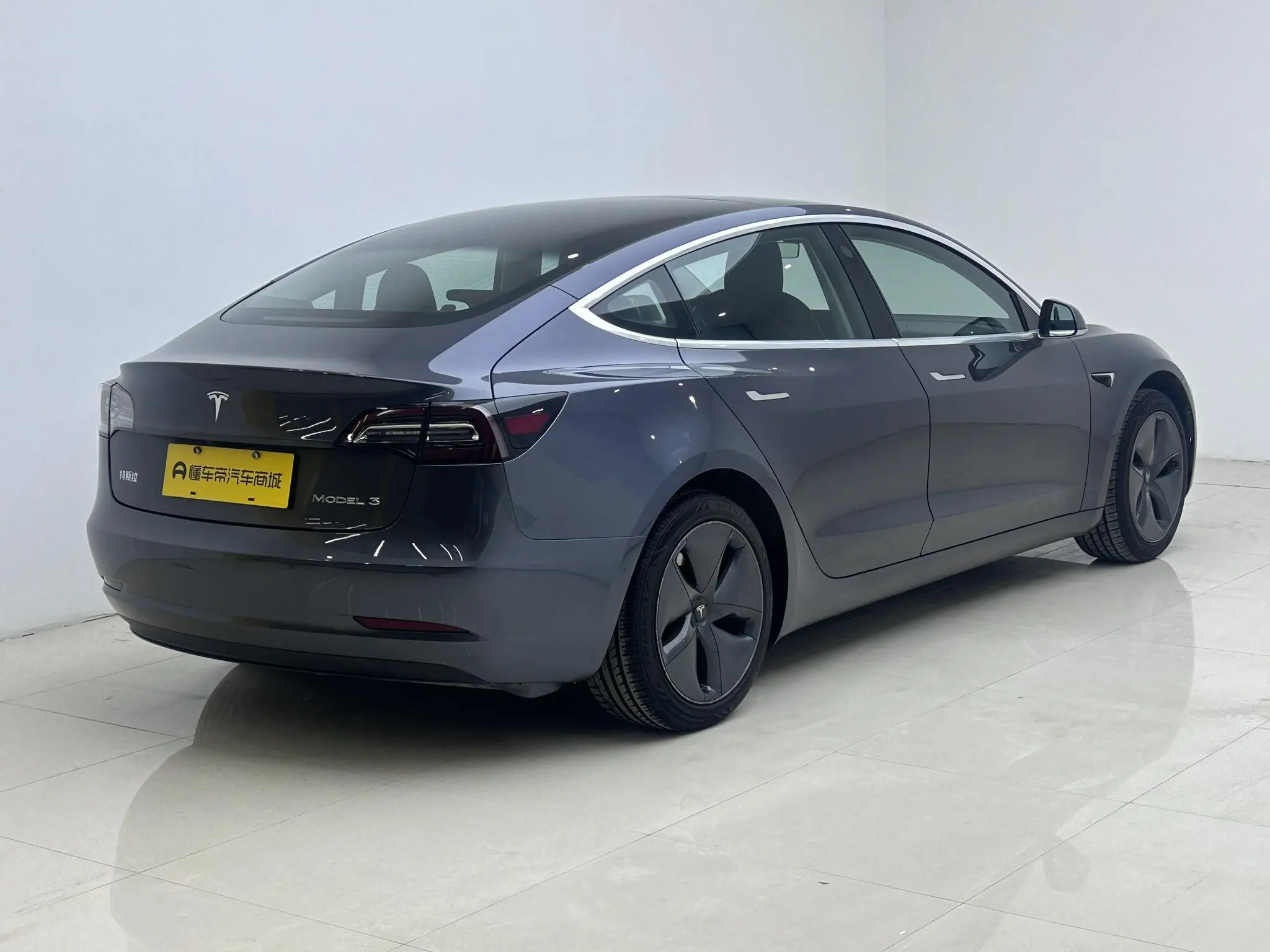 Tesla Model 3 Upgraded version of standard battery life rear drive