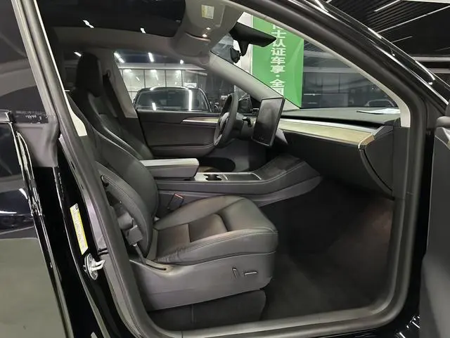 Tesla Model Y Facelifted rear-wheel drive version