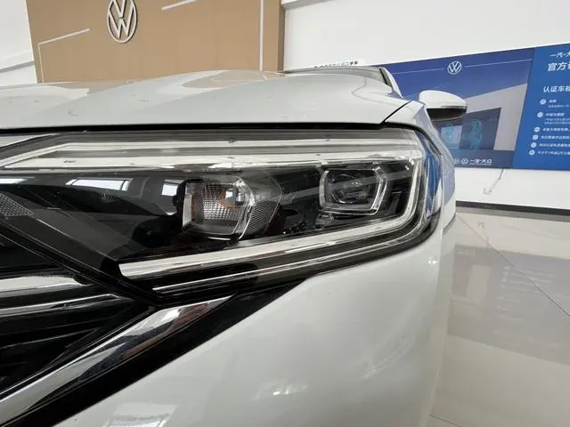 Volkswagen Sagitar 200TSI DSG Flying Edition
