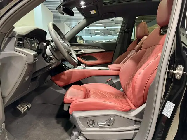 Audi Audi Q6 45TFSI quattro Black Samurai Edition Flying Riding Set 6 Seats