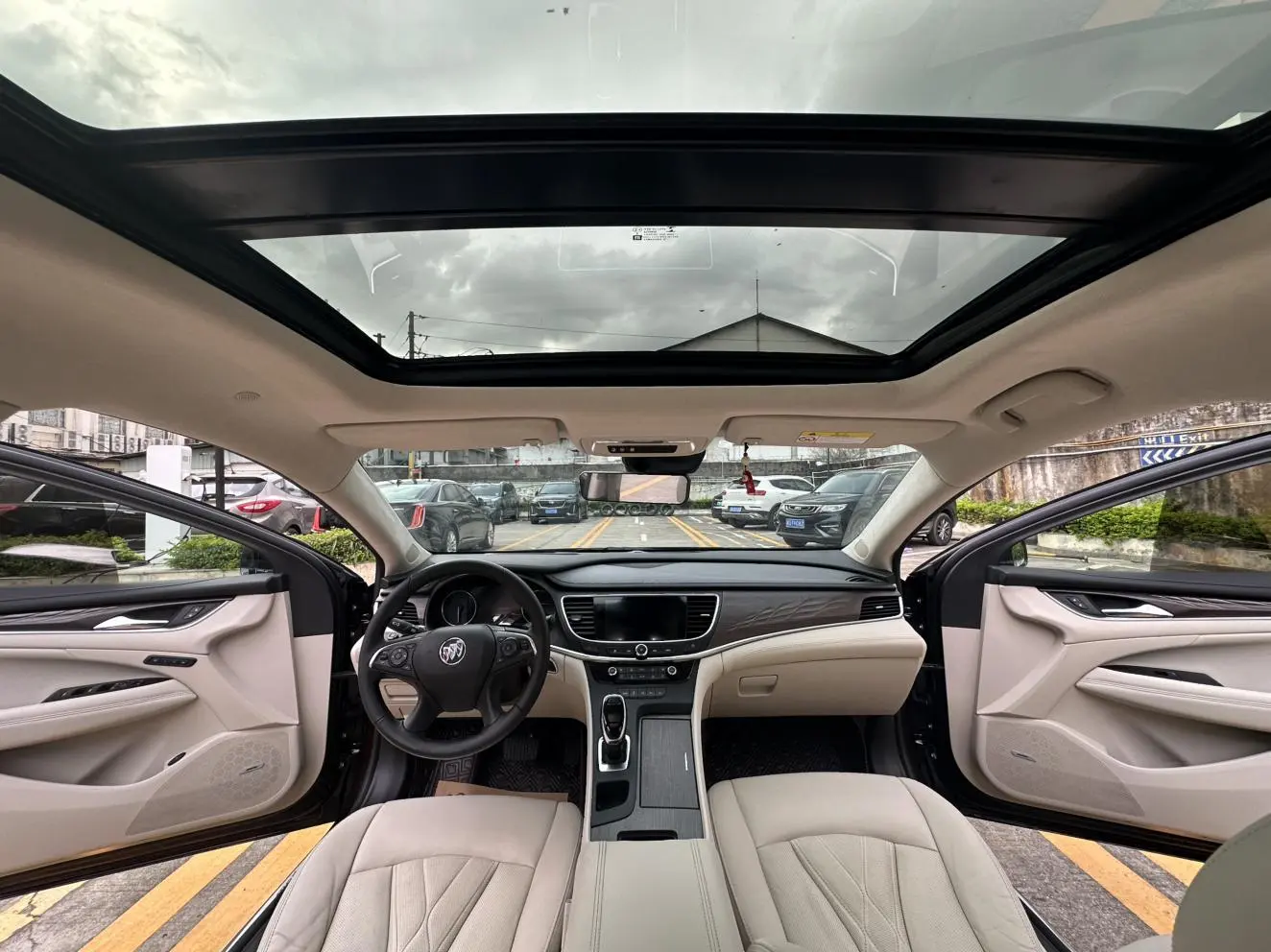Buick Lacrosse Avenir Flagship