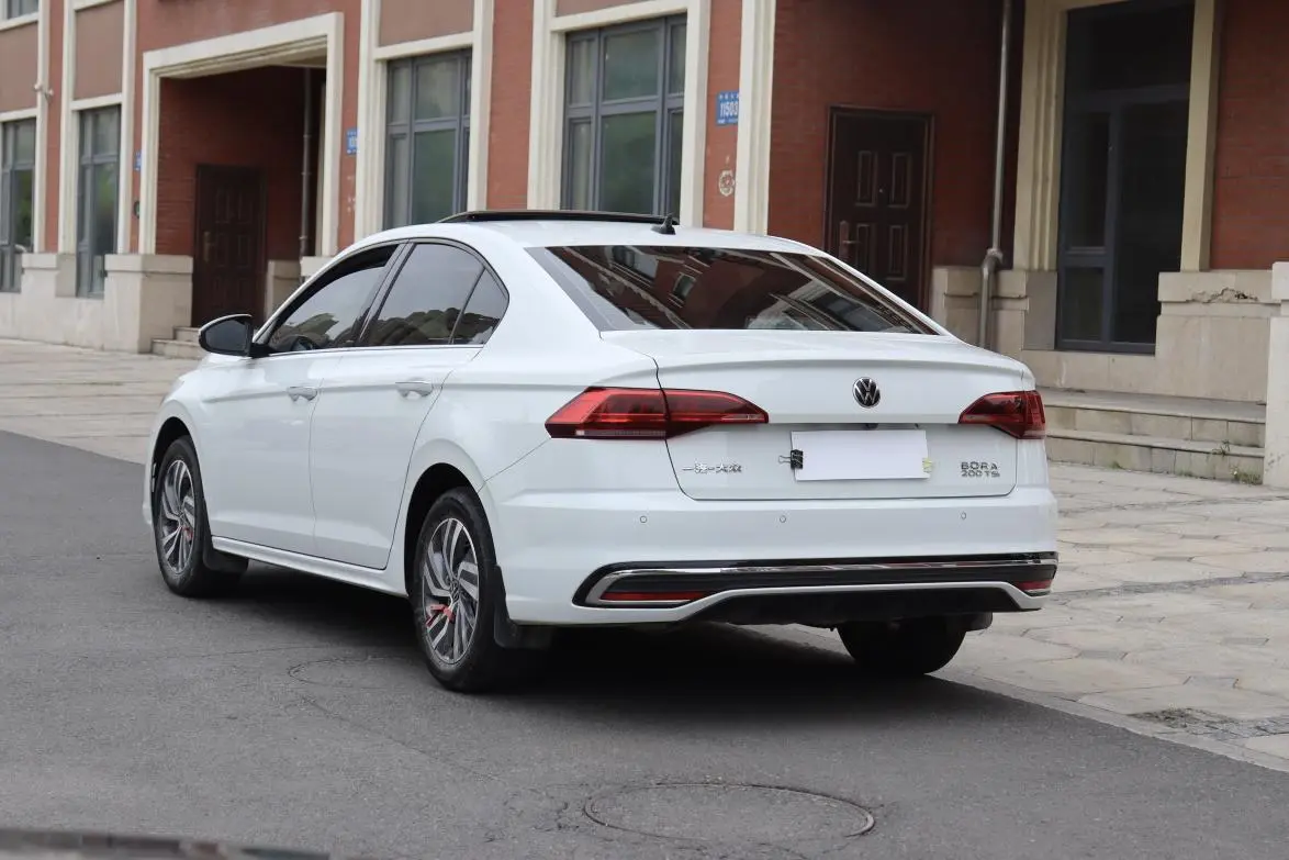 Volkswagen Bora 200TSI DSG Smooth Version