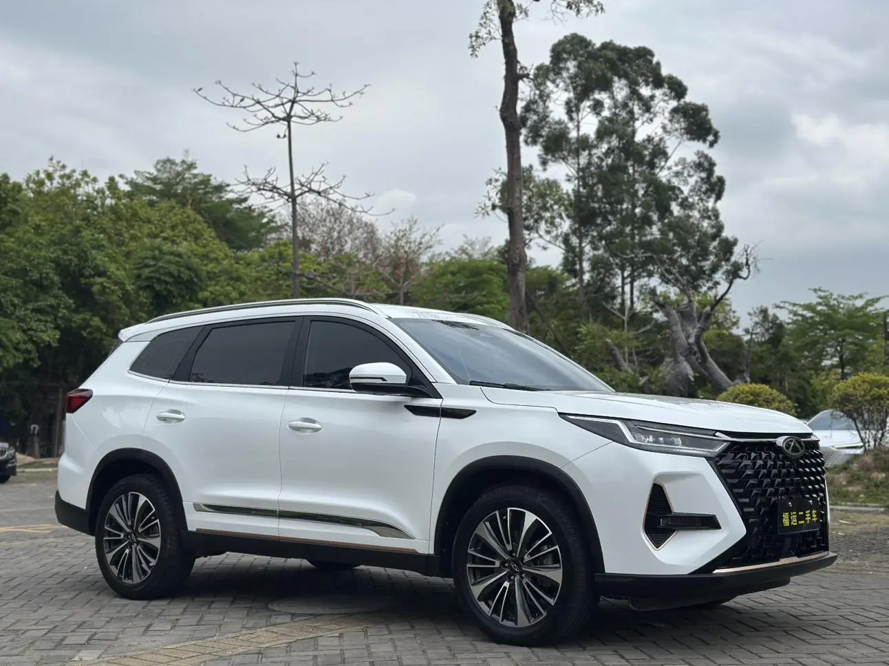 Chery Fulwin Tiggo 8 PRO Champion Edition 390T two-wheel drive Peak Edition 5 seats