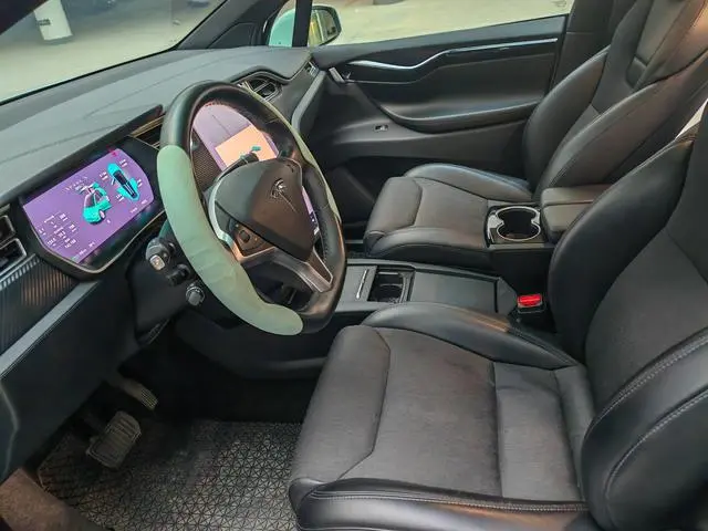 Tesla Model X 90D