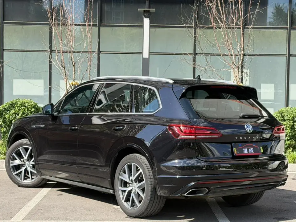 Volkswagen Touareg 3.0 TSI Sharp Front Version Country V