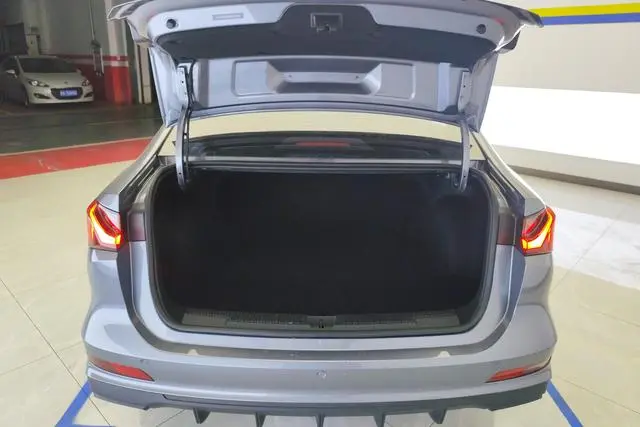 Roewe Roewe i5 1.5L CVT Executive Edition