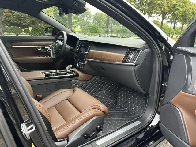 Volvo Volvo S90 PHEV T8 four-wheel drive long battery life Zhiya Deluxe Edition