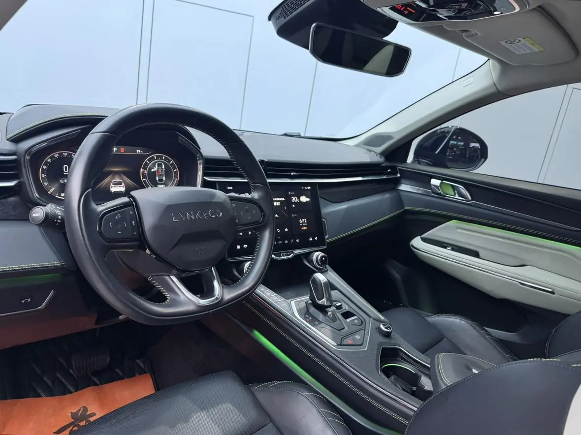 LYNK & CO Lynk 05 2.0TD two-wheel drive Halo