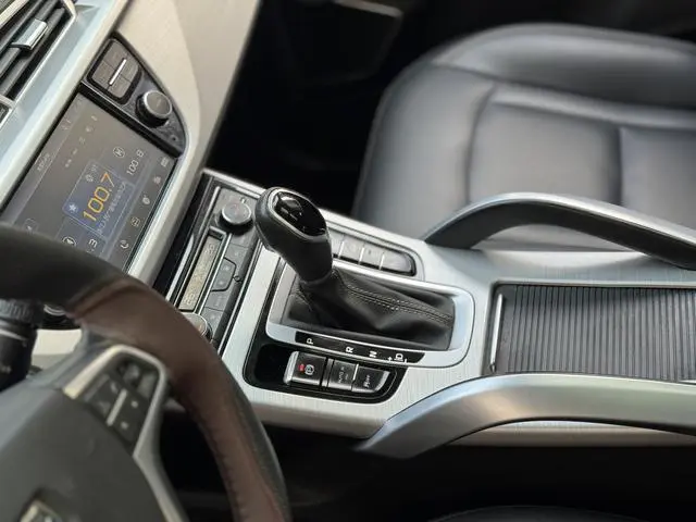 Geely Boyue 1.8TD automatic two-wheel drive intelligent 4G connected version
