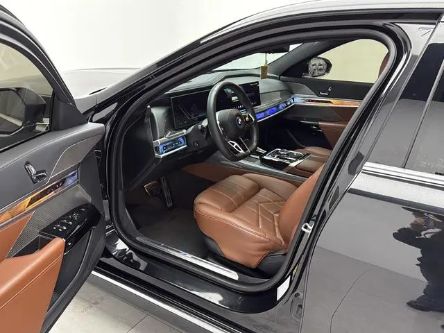 BMW BMW i7 eDrive50L Exclusive M Sports Suit