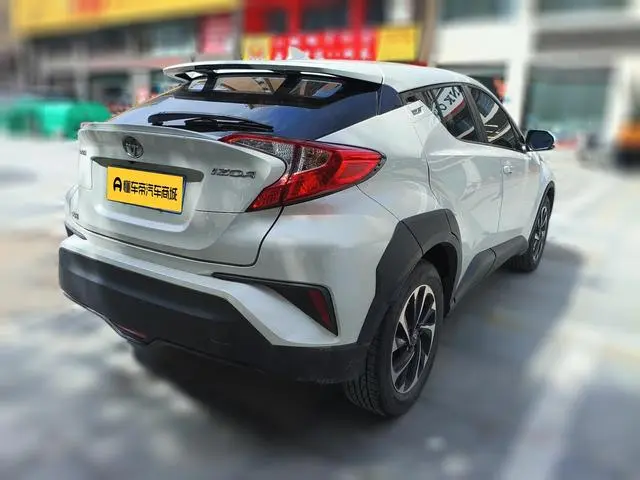 TOYOTA IZOA 2.0L Yichi Sunroof Version