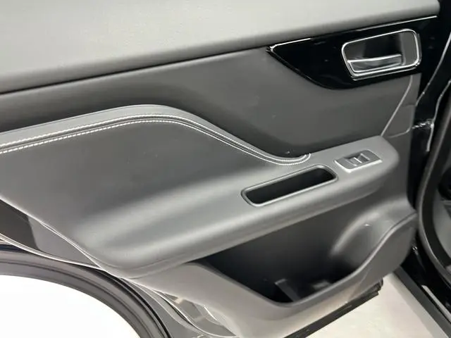 Jaguar Jaguar F-PACE 3.0 SC four-wheel drive R-Sport sports version