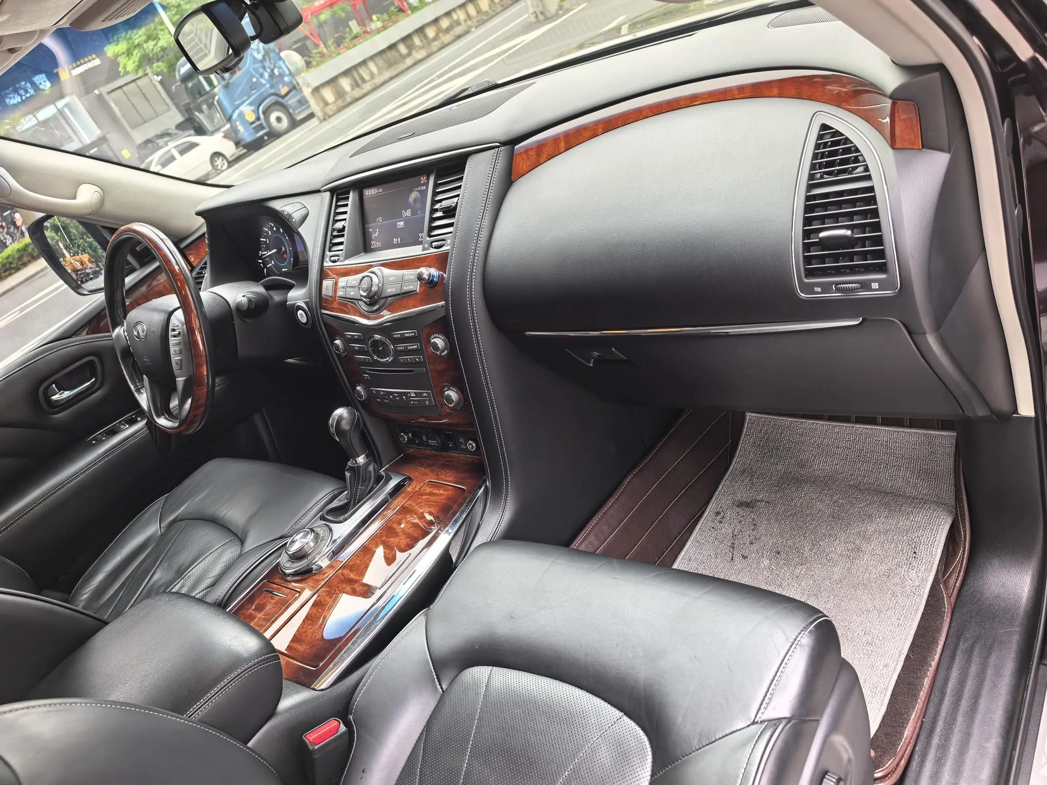 Infiniti Infiniti QX80 5.6L 4WD