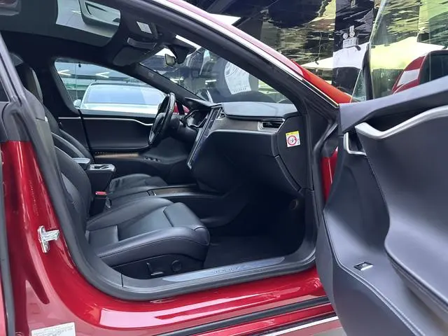 Tesla Model S 75D Standard battery life version