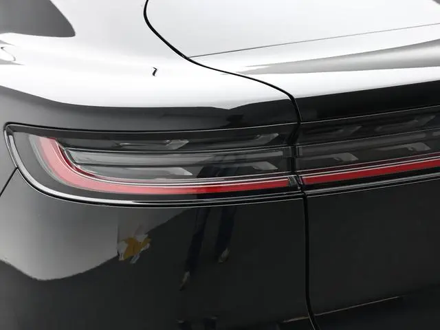 VOYAH Lantu chasing light PHEV Ultra-long battery life, four-wheel drive ultimate edition