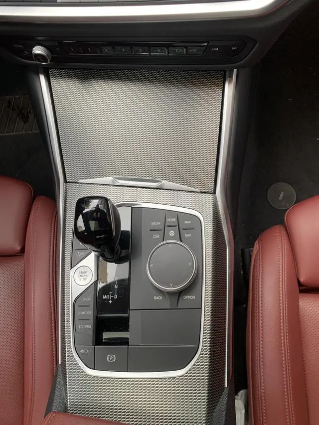BMW BMW 3 Series 330i M Sports Yao Ye Suit
