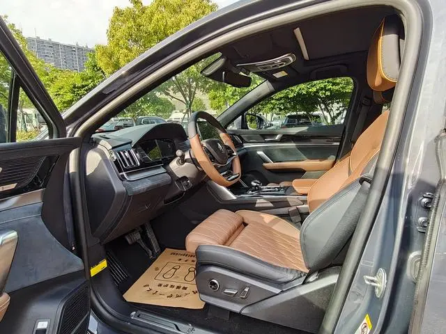 BYD Tang DM DM 2.0T four-wheel drive high-performance version of the Genesis flagship