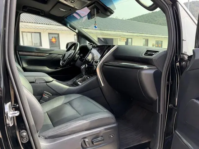 TOYOTA Elfa Dual Engine 2.5L Premium Edition