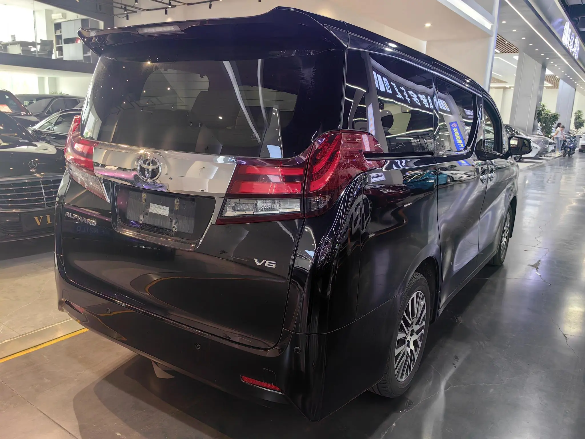 TOYOTA Elfa 3.5L Deluxe Edition