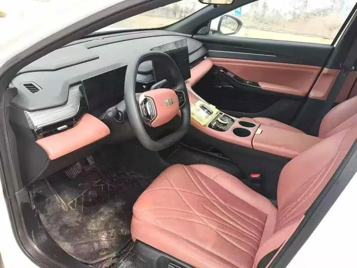 Geely Galaxy Galaxy L6 1.5 EM-i DHT 140KM Long Voyage Version