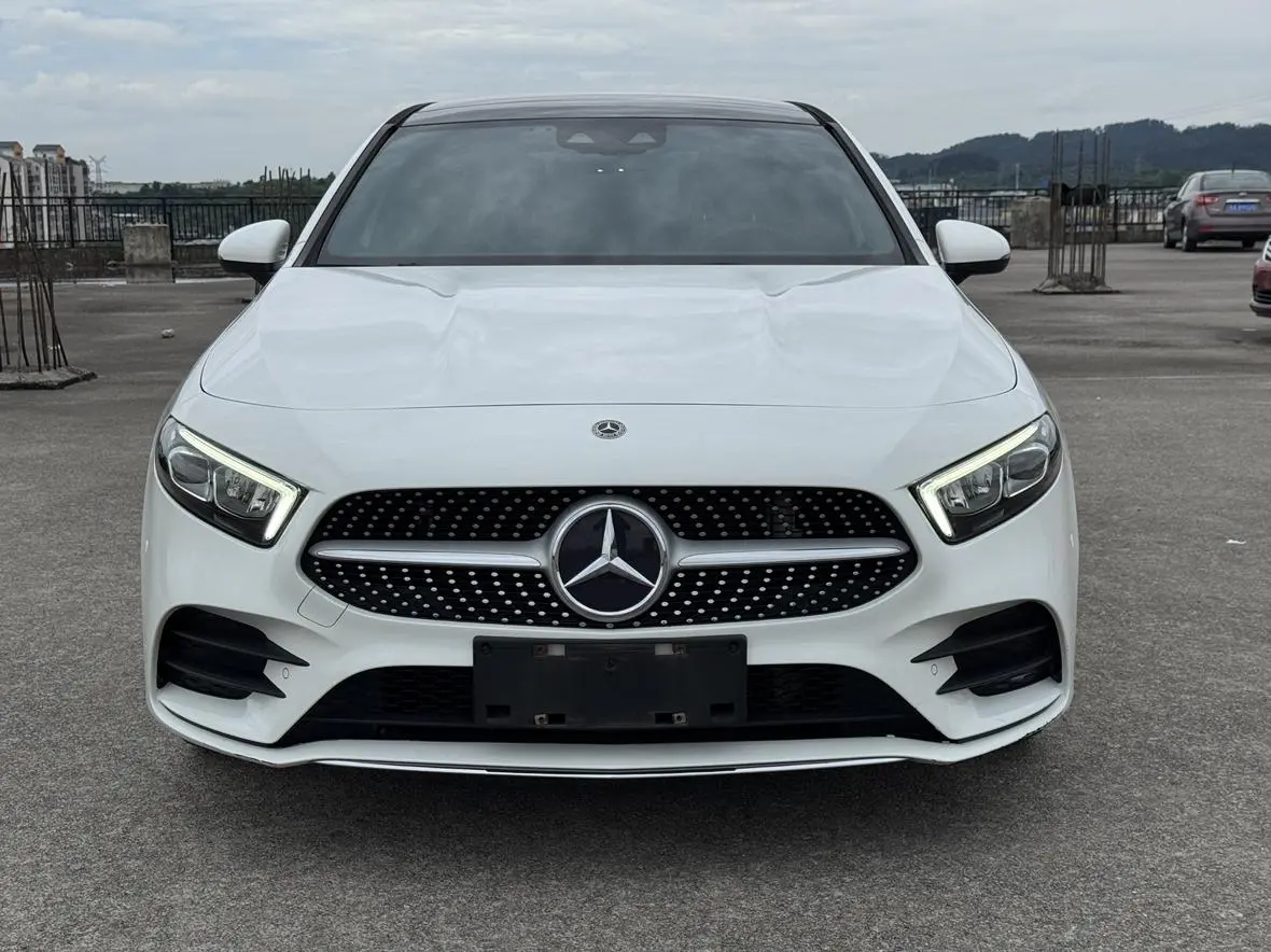 Mercedes-Benz Mercedes-Benz A-class Facelift A 200 L sports sedan