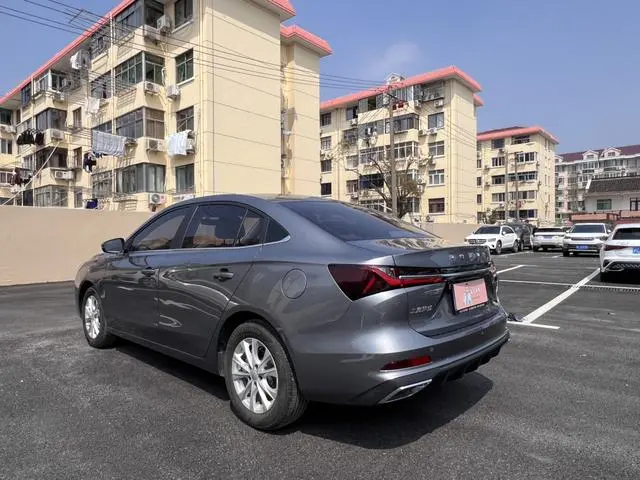 Roewe Roewe i5 1.5L CVT Deluxe Edition