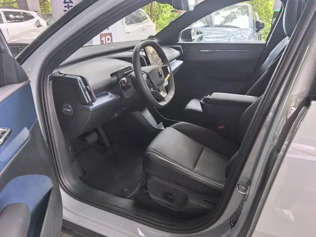Volvo Volvo EX30 Rear drive long battery life version Plus
