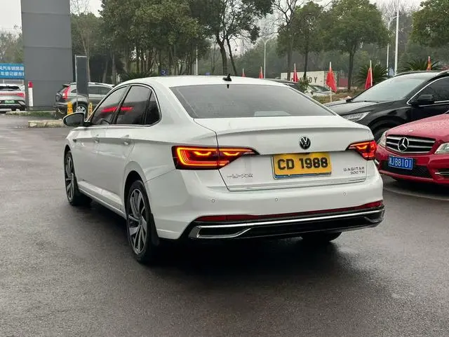 Volkswagen Sagitar 300TSI DSG Excellent Edition