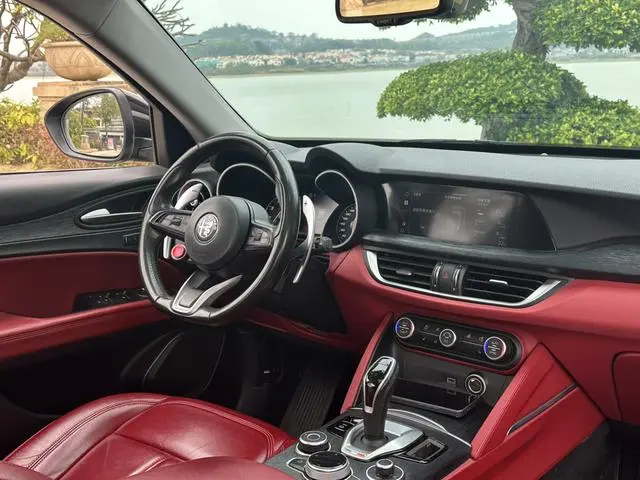 Alfa Romeo Stelvio 2.0T 280HP Luxury Sports Edition