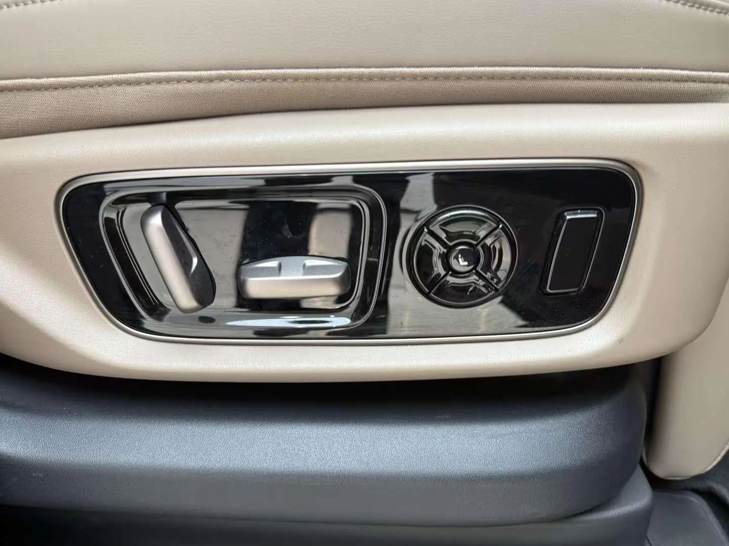 Li Auto Ideal MEGA Ultra Smart new version