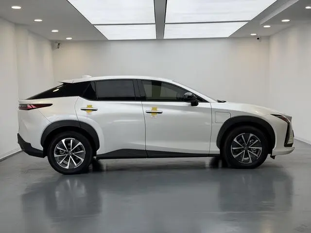 Lexus Lexus RZ 450e DIRECT4 vertical version