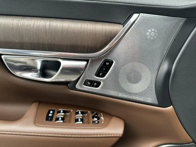 Volvo Volvo S90 PHEV T8 four-wheel drive long battery life Zhiya Deluxe Edition