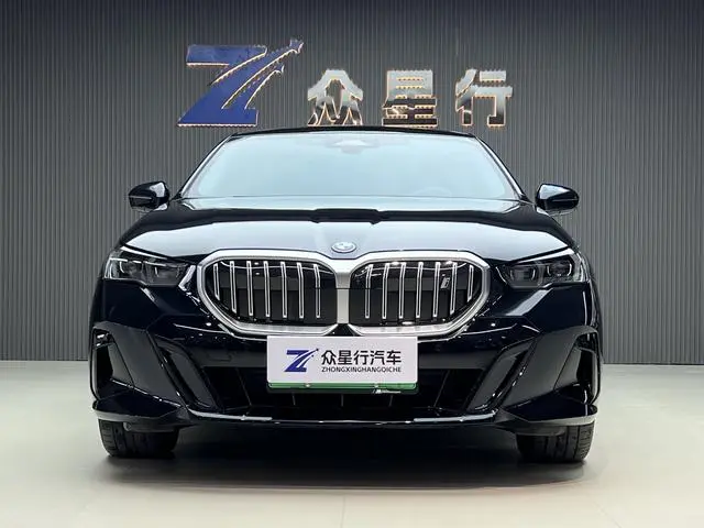 BMW BMW i5 eDrive40L M sports suit
