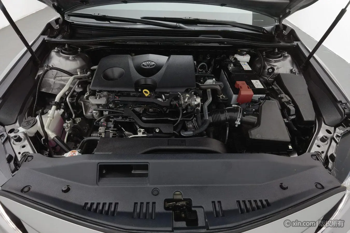 TOYOTA Camry 2.0GVP Leading Edition