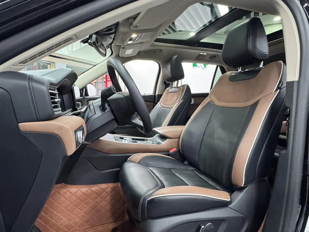 Ford Explorer 2.3T EcoBoost four-wheel drive titanium version 6 seats
