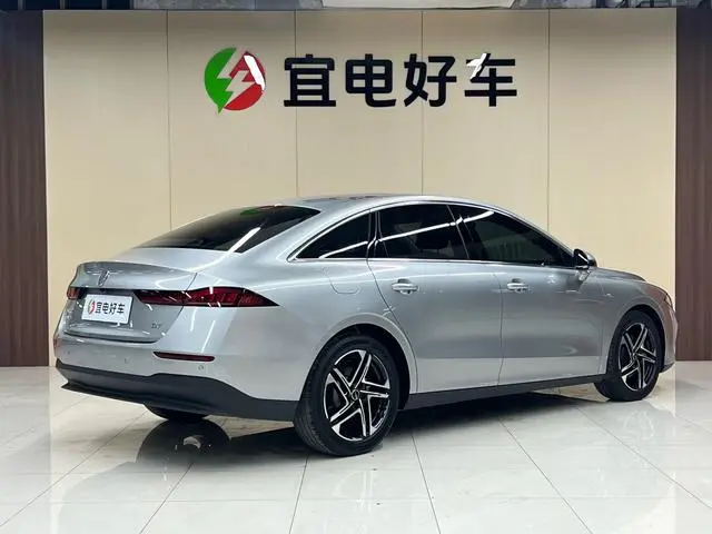 Roewe Roewe D7 DMH 125 Ultimate Edition