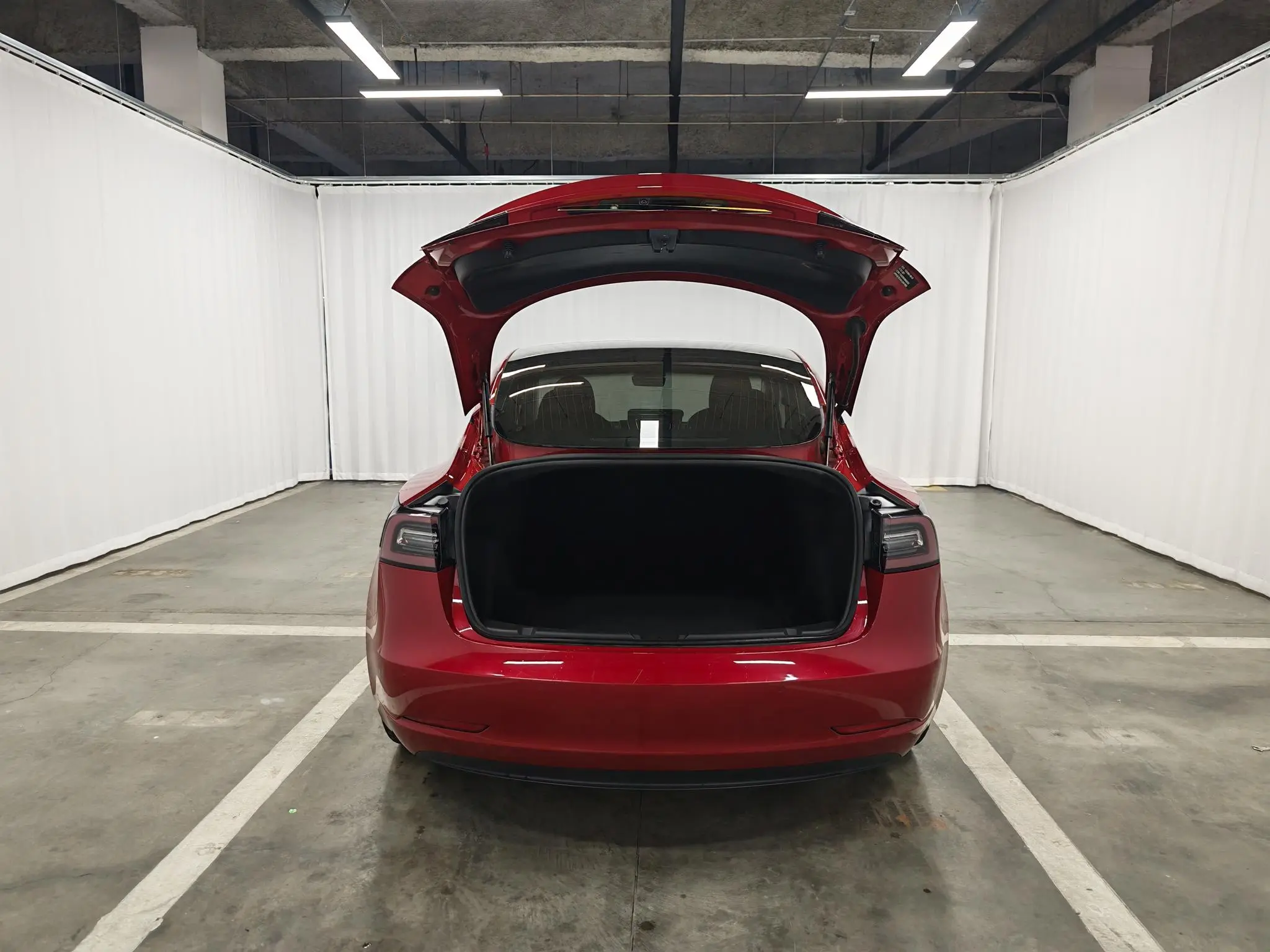 Tesla Model 3 Facelift, long battery life, rear-wheel drive version