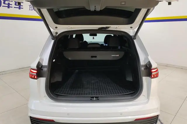 Geely Xingyue L 2.0TD high-power automatic two-wheel drive Skyrim version