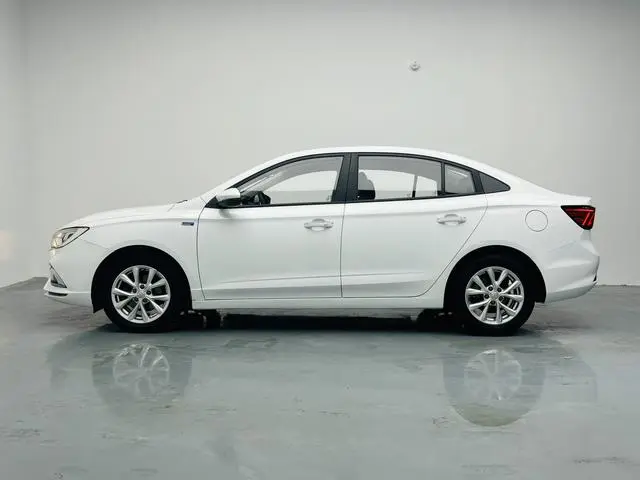 Roewe Roewe i5 1.5L manual 4G Interconnection Linghao Edition Country VI