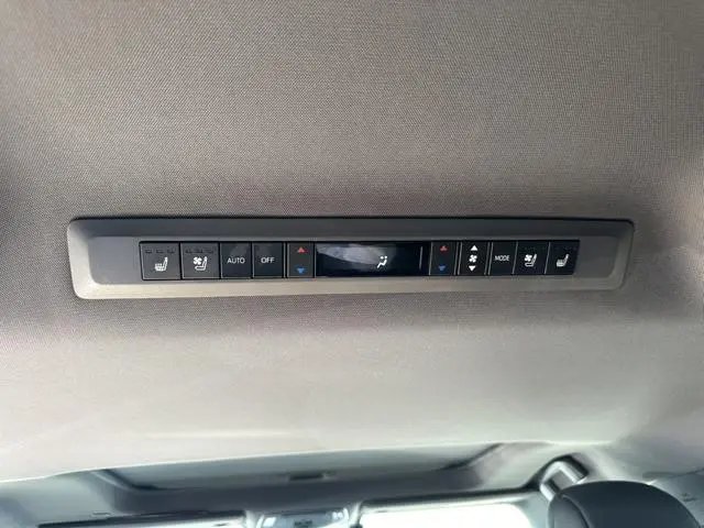 TOYOTA Saina Facelifted dual engine 2.5L Premium Edition