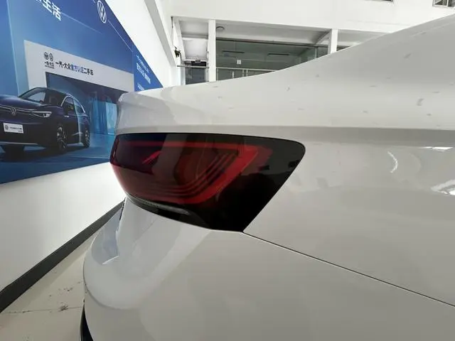 Volkswagen Sagitar 200TSI DSG Flying Edition